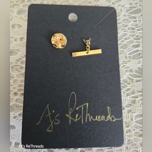 Vintage Gold-Tone Textured Tie Tack Lapel Pin with Chain Classic Men’s Accessory